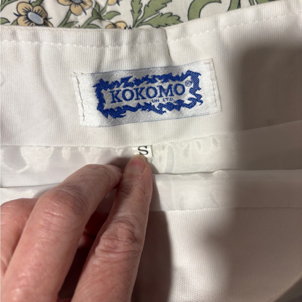 Stunning Vintage Kokomo Cream Skirt with Black Beaded Floral Embroidery - Picture 8 of 14